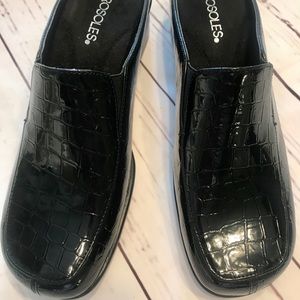 New Aerosoles Black Leather Mules